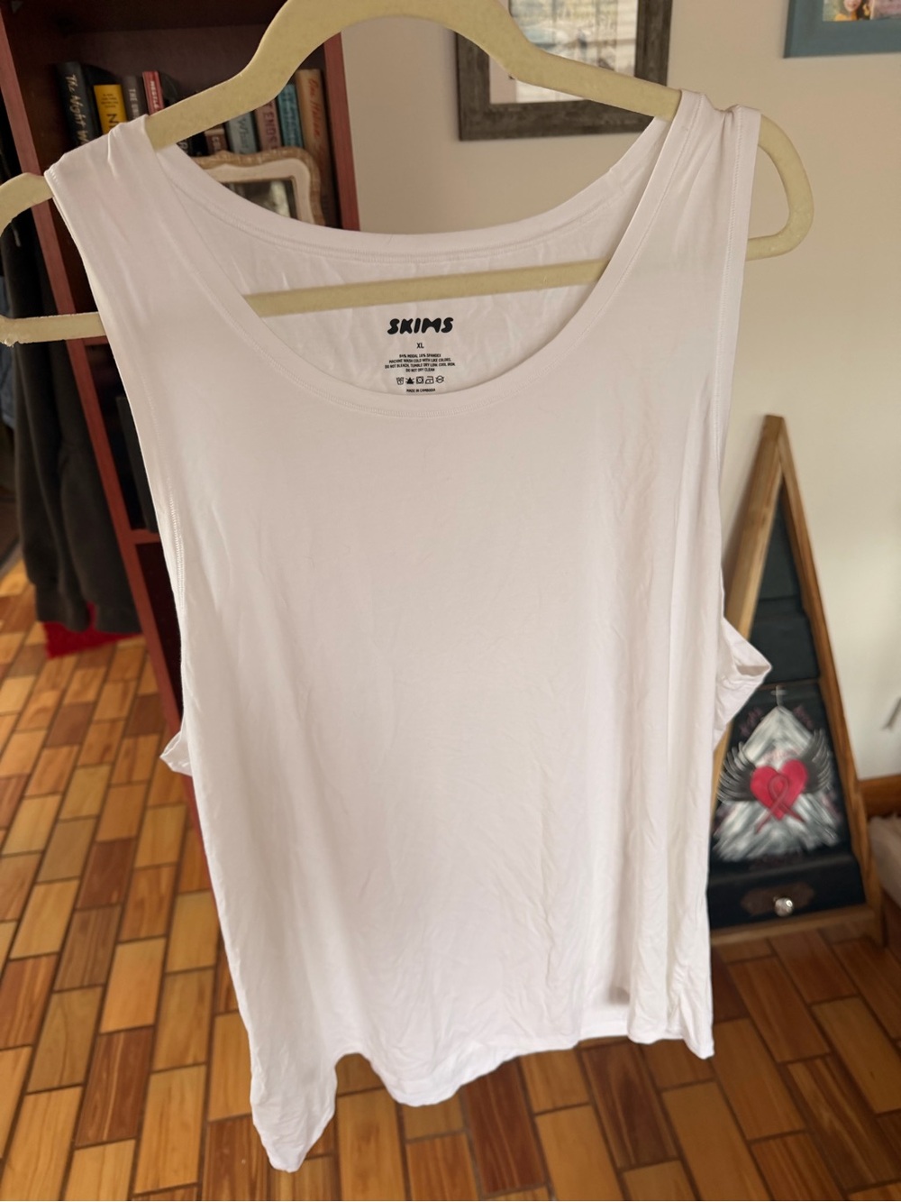 SKIMS White Scoop Neck Tank Top - Smooth Stretch Fabric